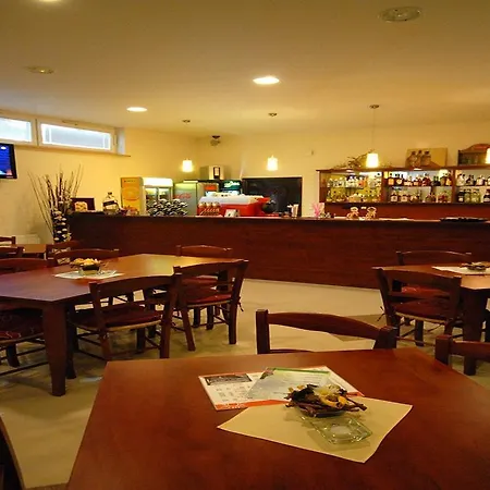Ubytovaci Komplex Leo Hotel